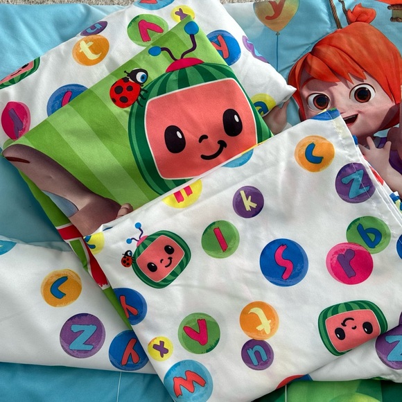 Cocomellon Toddler Bedding Set - Blanket - Doll - Picture 4 of 7